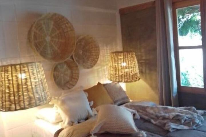 Room 9 of 12