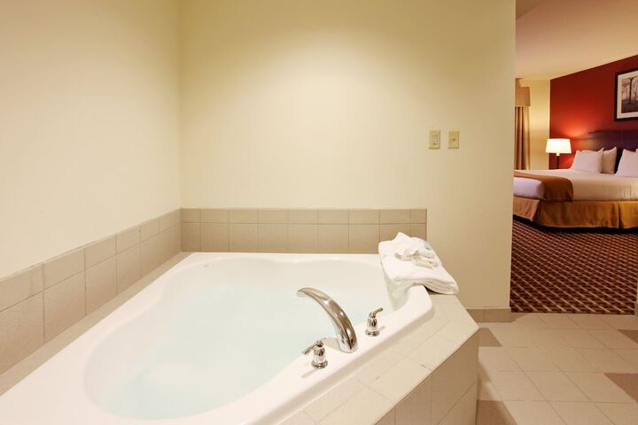 Jetted tub