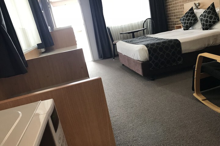 Room 12 of 152