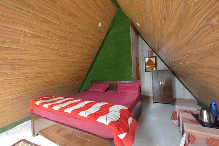 Room 7 of 27