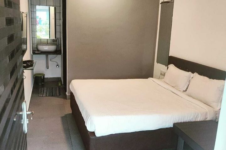 Room 3 of 16