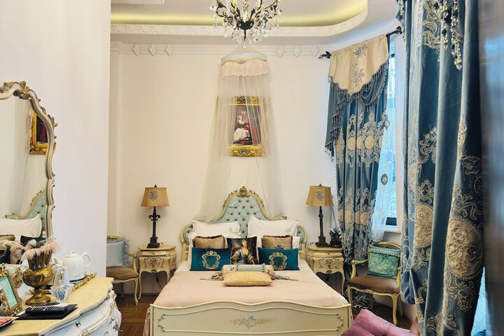 Room 7 of 52