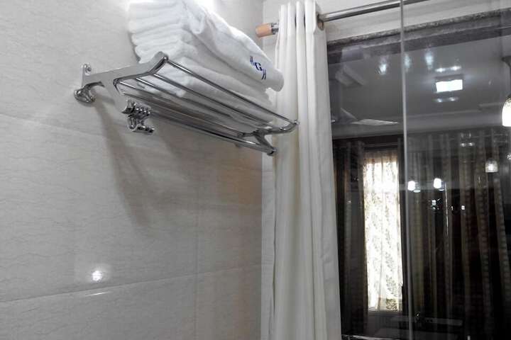 Room 33 of 52