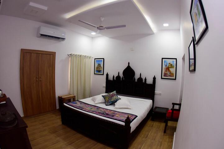 Room 1 of 18