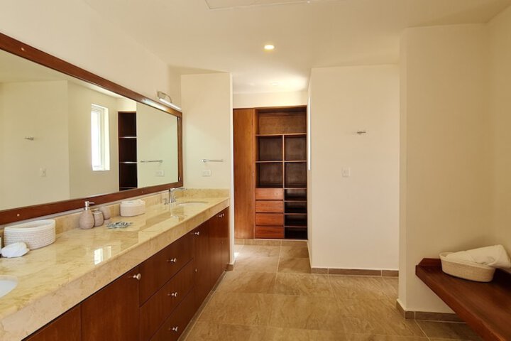 Room 17 of 26