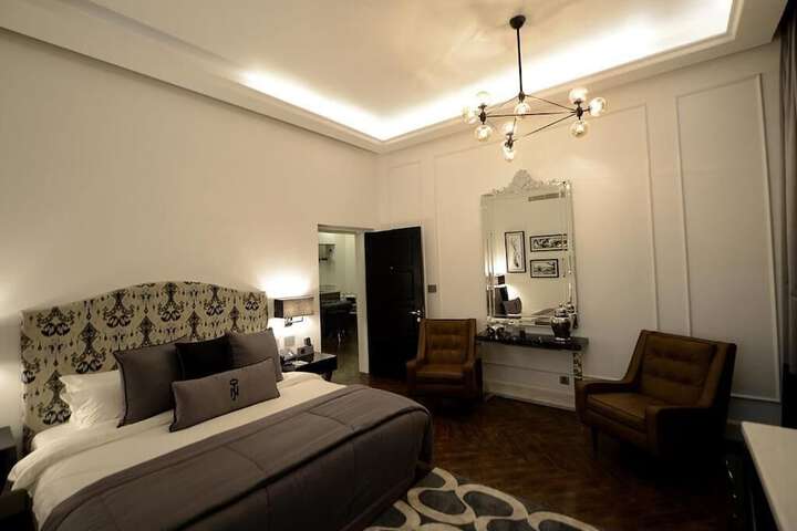 Room 30 of 94