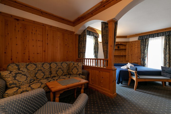 Room 10 of 104