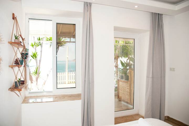 Room 8 of 37
