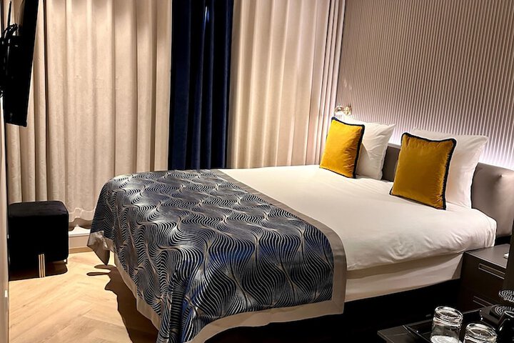 Room 33 of 105