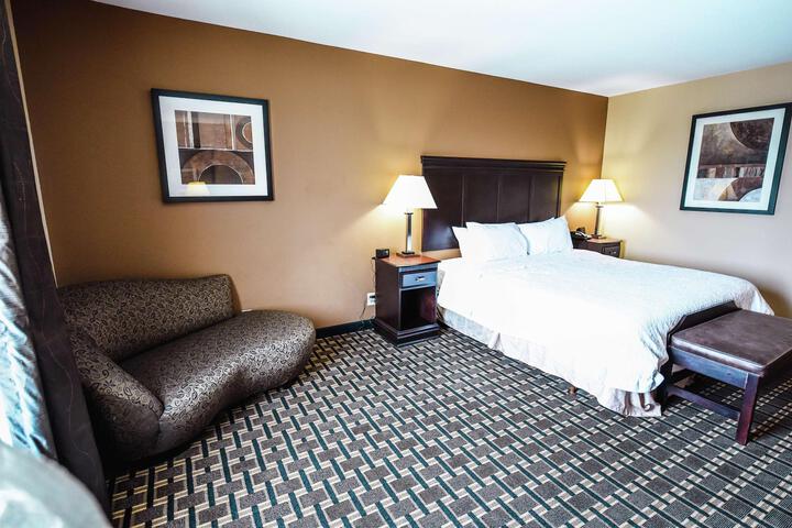 1 King Bed (16 of 19)