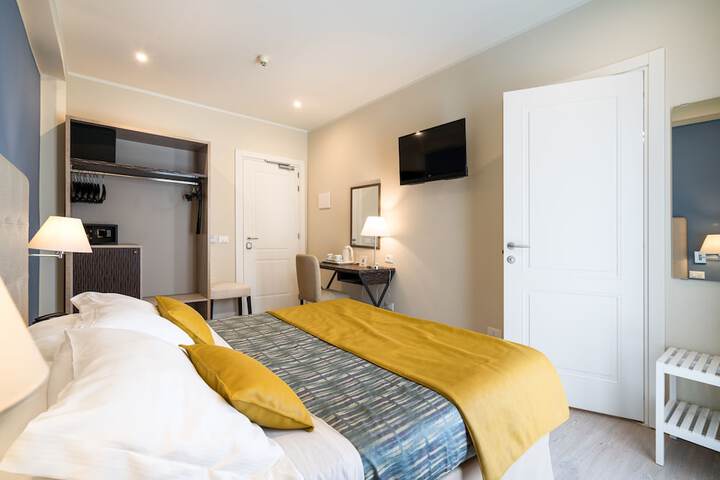 Room 19 of 172