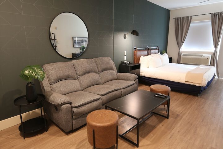 Room 17 of 28