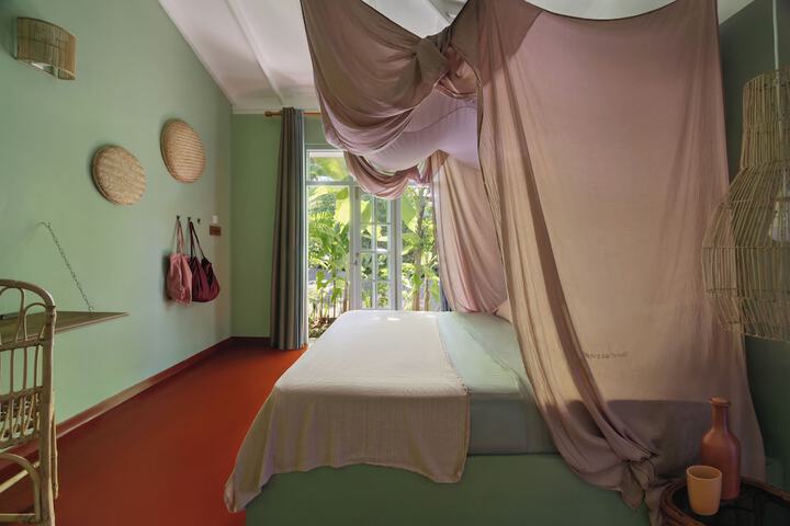 Room 4 of 47