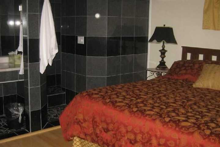 Room 4 of 18