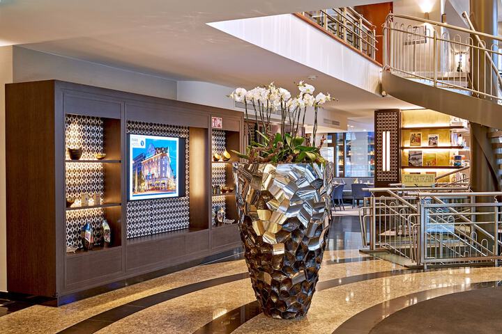 Guest Lobby