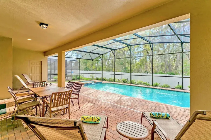 Pool 12 of 26