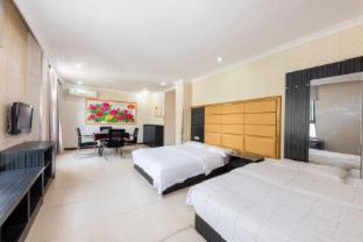 Room 5 of 7