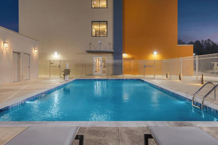 Pool 33 of 59