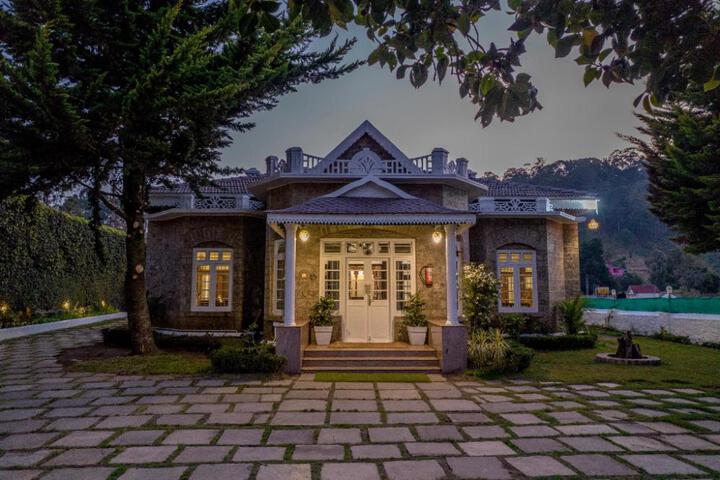 Savitri Gemini Ganesh bungalow