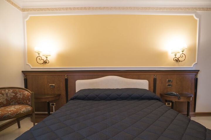 Room 9 of 60