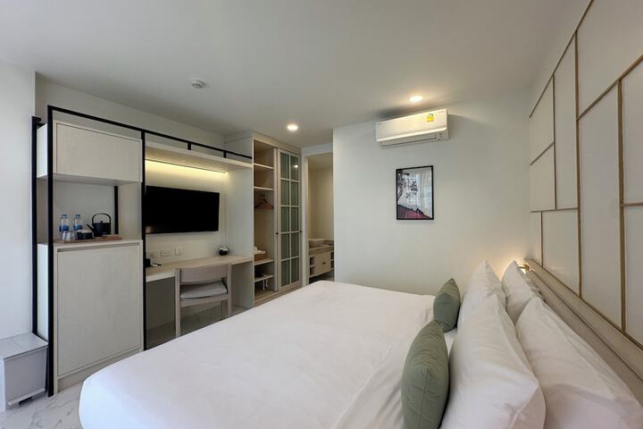 Room 20 of 33