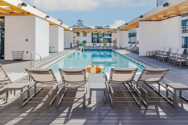 Pools & Facilities