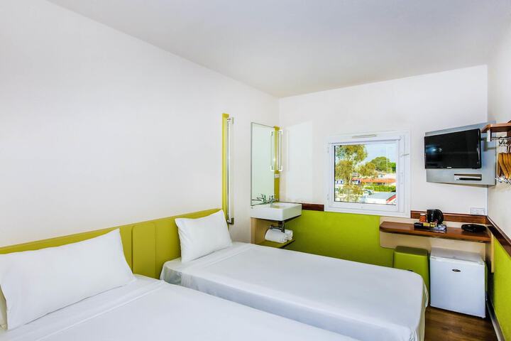 Room 21 of 37
