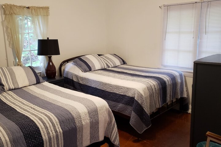 Room 5 of 215