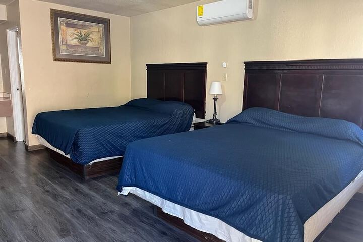 Room 4 of 5