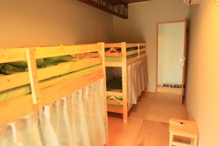 Room 4 of 42