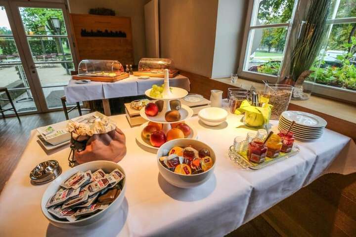Breakfast/Coffee Service 13 of 24
