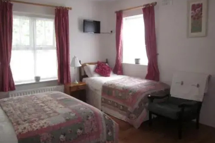 Room 4 of 8