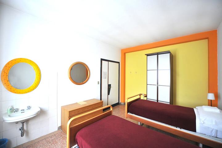 Room 7 of 25