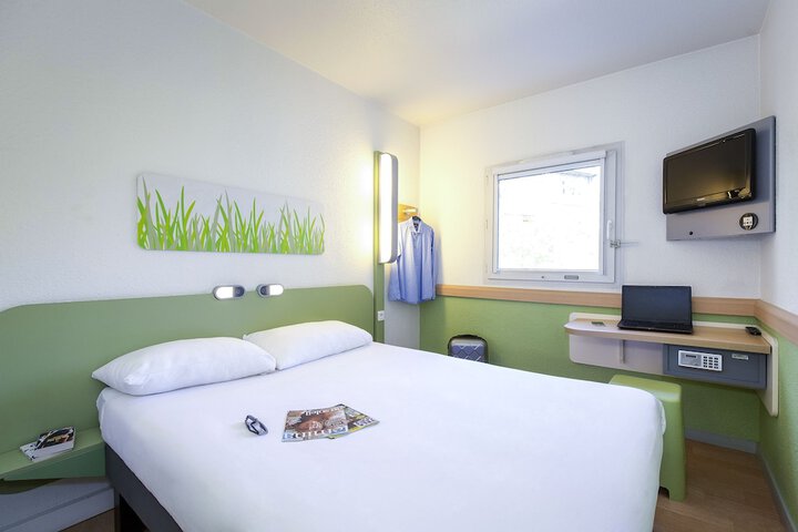 Room 5 of 51
