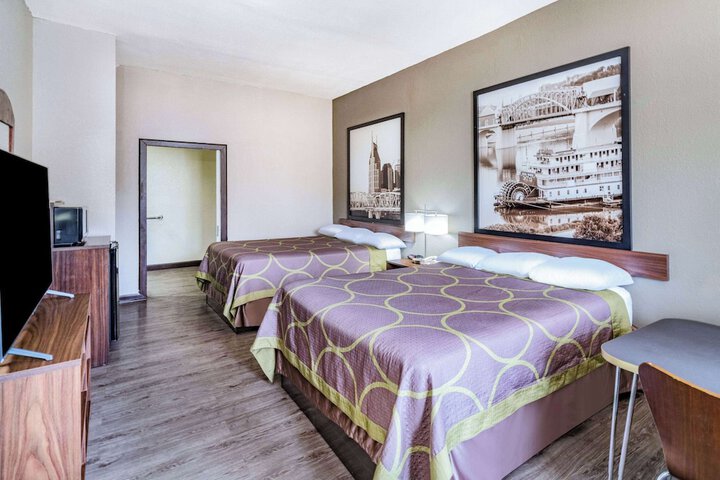 2 Queen Beds (3 of 16)