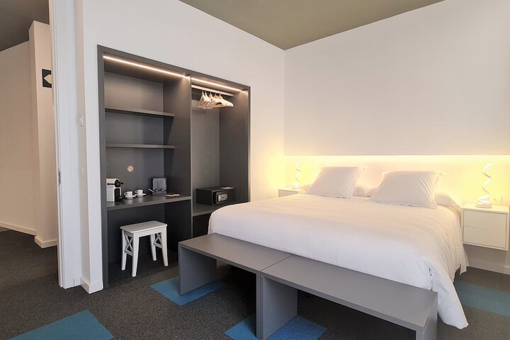 Room 8 of 50