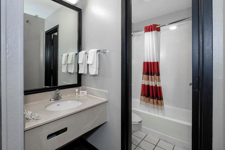Double Accessible King Size Bed (4 of 9)