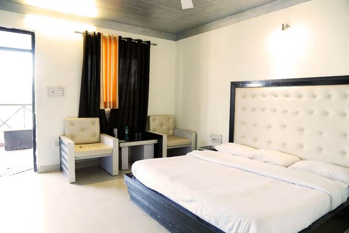 Room 4 of 26