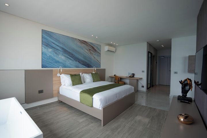Room 17 of 38