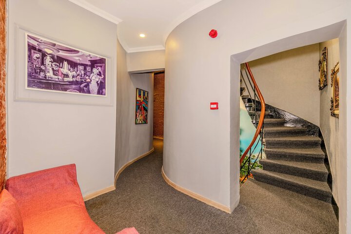 Room 28 of 43