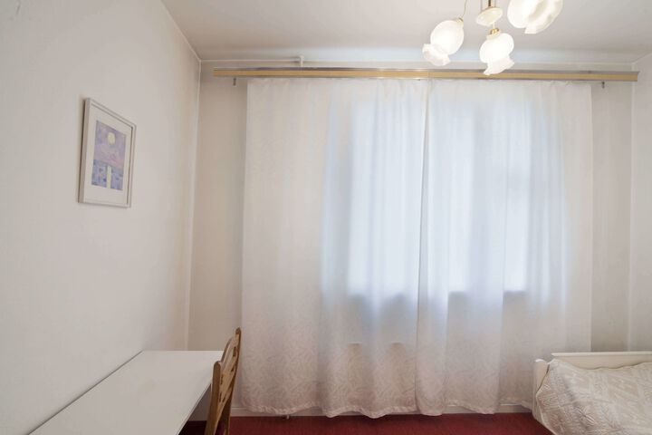 Room 10 of 72