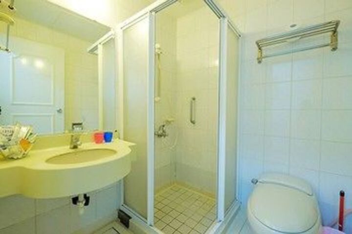 Room 2 of 42