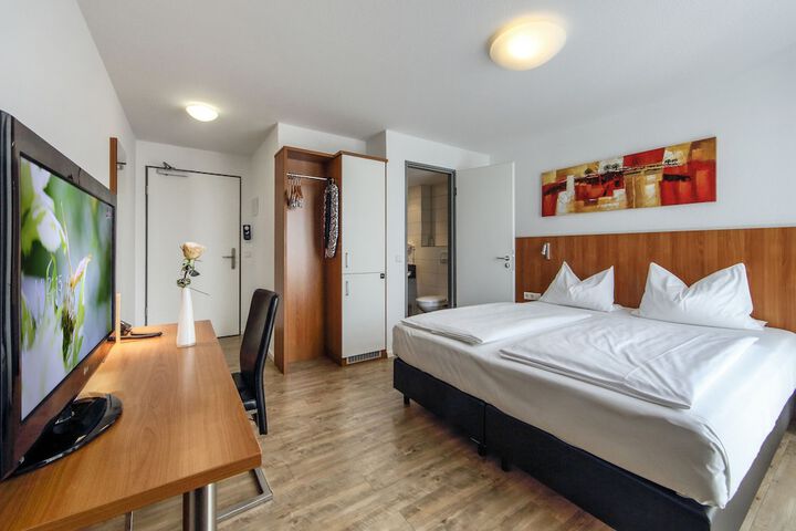 Room 4 of 61