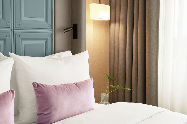 Room 10 of 43