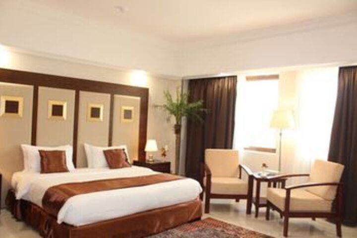 Room 6 of 24