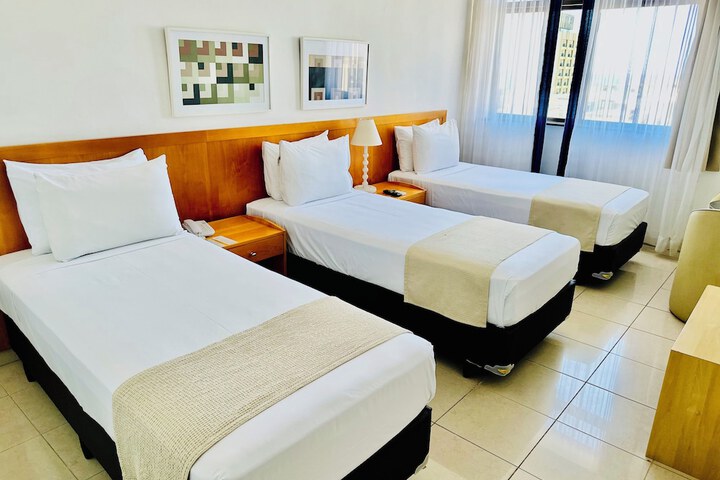 Room 6 of 43