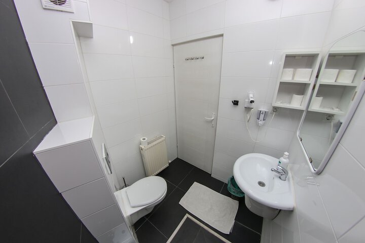 Room 62 of 73