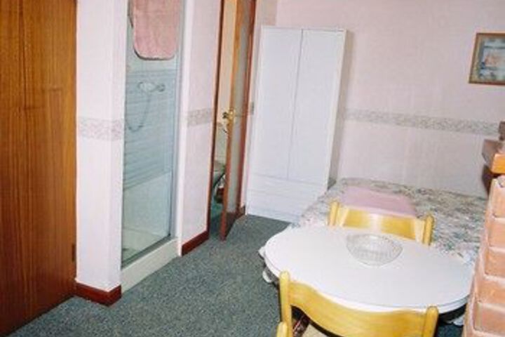 Room 32 of 45