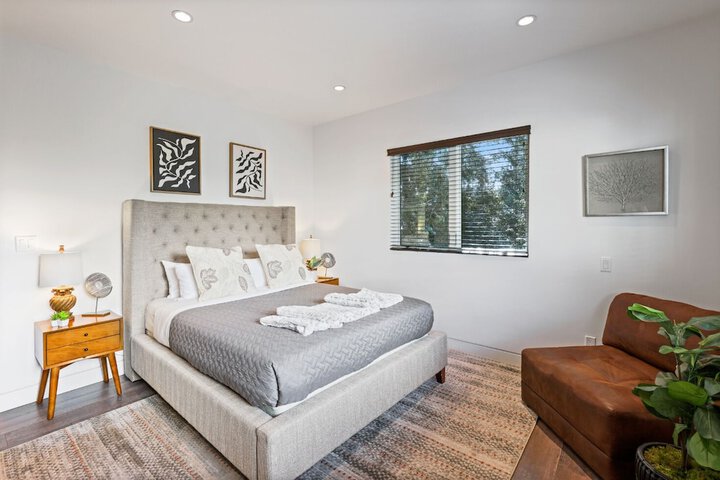 Room 4 of 41