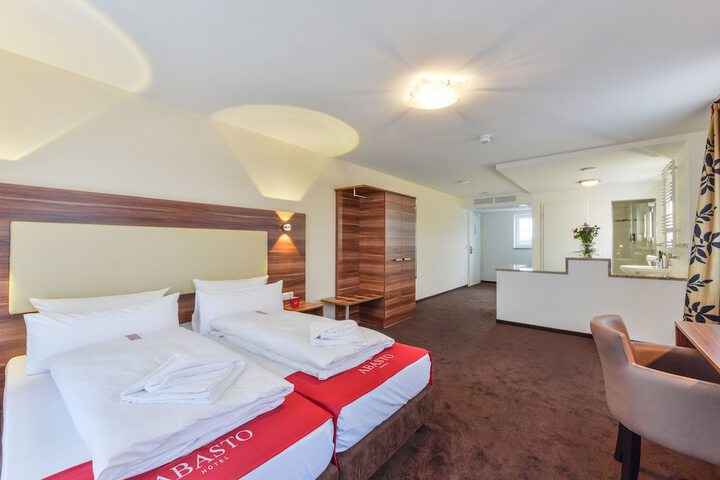 Room 8 of 68